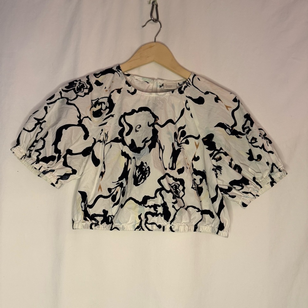 Floral Black and White Women's Crop‎ Top